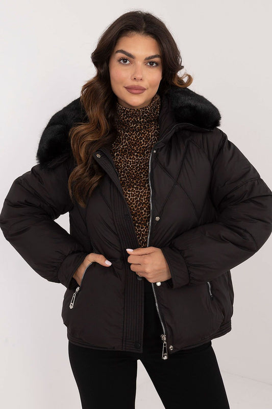 Quilted winter jacket in black with a fluffy collar